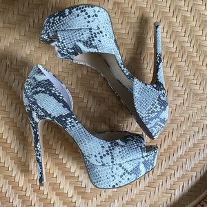 Steve Madden Dynamic in Natural Snake peep toe heels